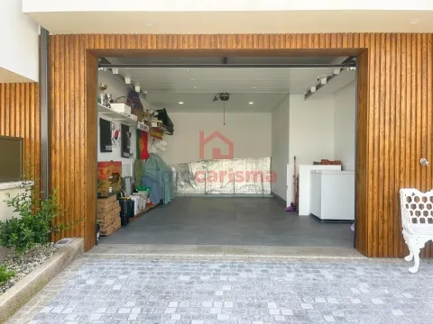 Moradia em Banda T3 de Luxo Totalmente Mobilada em Arões (São Romão), Fafe