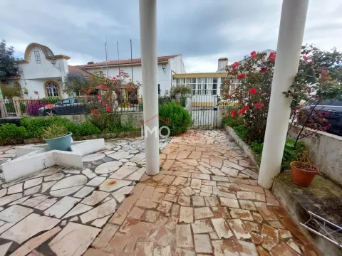 Twee onder één kap 5 kamerwoning