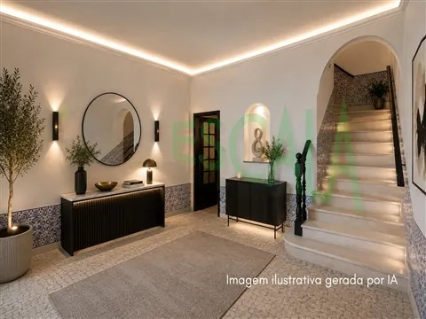 Moradia T6 no centro de Almeirim | Quintal, Terraço e Garagem