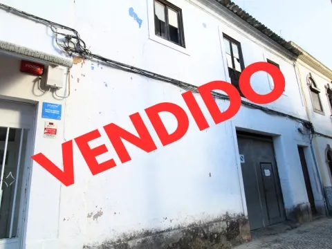 Detached house to restore T6