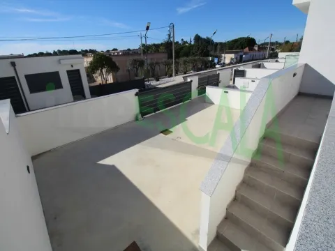 半独立式的房子 4个房间