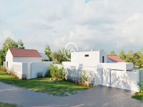 Terrain de 19 942 m2 avec projet approuvé pour une maison de 4 chambres.