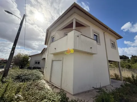 Moradia isolada - Borda do Campo