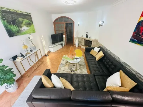 Moradia T4 com garagem junto às Muralhas de Buarcos!