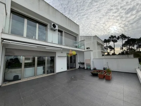 Twee onder één kap 4 kamerwoning