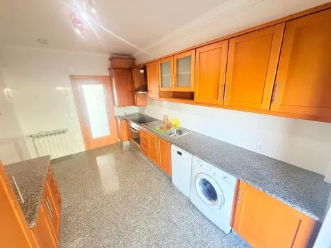 2-bedroom apartment in Tamargueira! First line to the sea!