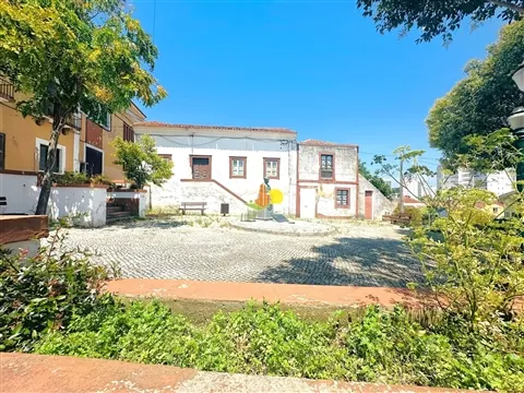 Woning om op te knappen! Centrum van Tavarede!