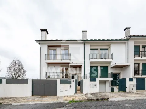 Moradia Geminada V4 em Real, Braga