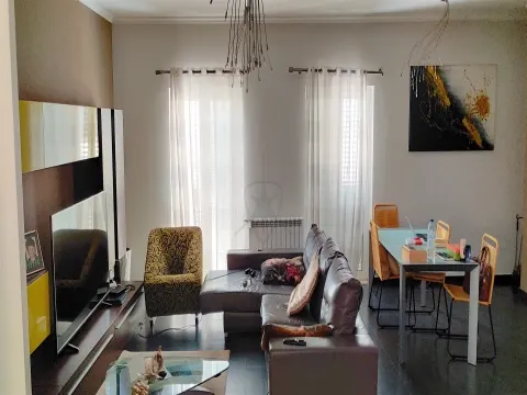 Moradia T3, isolada e c/ 2 pisos construção moderna - Poceirão.