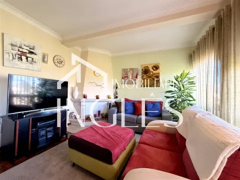 Apartamento T4 com garagem fechada, Santarém