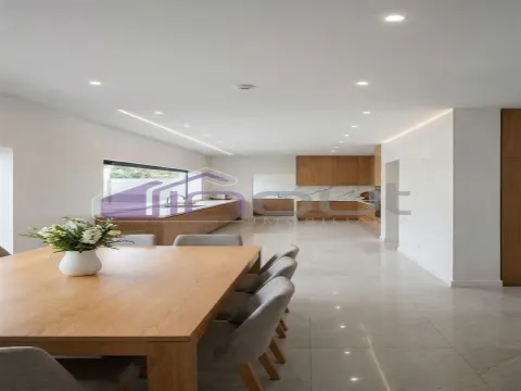 Moradia Isolada T4 com 3 Suítes | Bairro da Carapalha – Castelo Branco