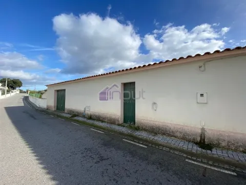Armazém com Terreno de 2.000 m², Poço, Furo e Piscina – Aldeia da Lousa