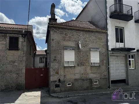 Moradia Geminada T4