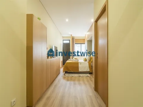 Modern Furnished Studio With Airbnb Licence