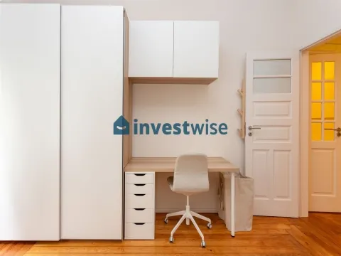 7 Bedroom Unit With Financial Track Record On The Rental Market In Avenida Almirante Reis