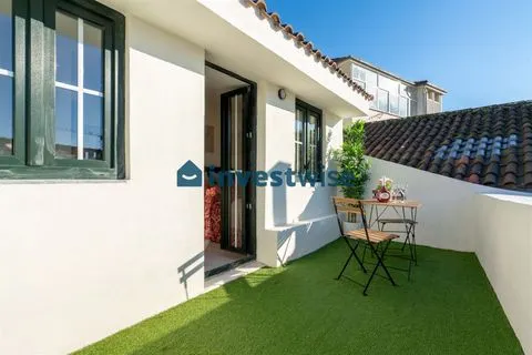 Prédio Renovado Com 4 Apartamentos E Licença De AL