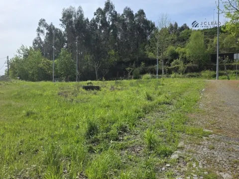Lote de Terreno urbano c/ 906.7m2 para construção no Centro de Paredes