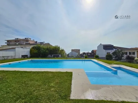 T4 House in Magueija with plenty of light and views over the mountain.