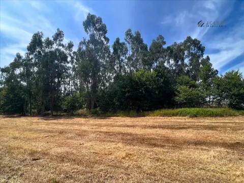Terreno Rústico com 1430m2 em Lamoso, Paços de Ferreira