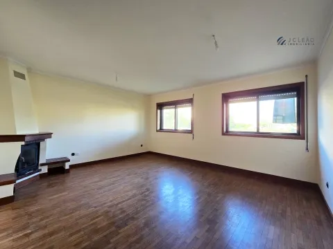 Apartamento T3+1 em S. Mamede de Infesta