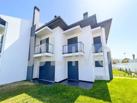 Moradia em Banda T3+1