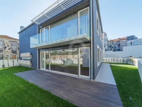 3-Bedroom Villa – Coastal Elegance in Leça da Palmeira