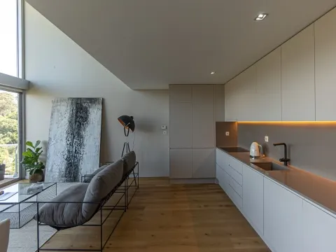 Loft Exclusivo: Design, Luz e Natureza em Gaia