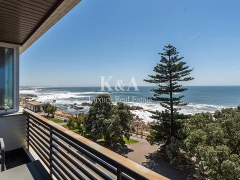 3-bedroom beachfront apartment in Foz.