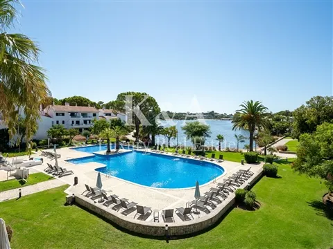Panoramic Lake Front 2 Bedroom Apartment in Quinta do Lago.