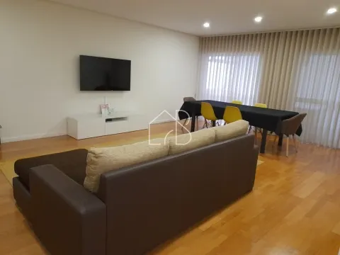 Apartamento T4 com garagem Braga