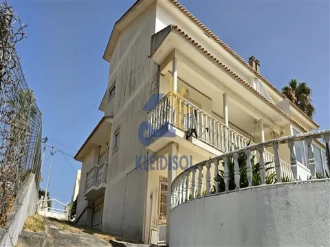 Moradia Geminada T4