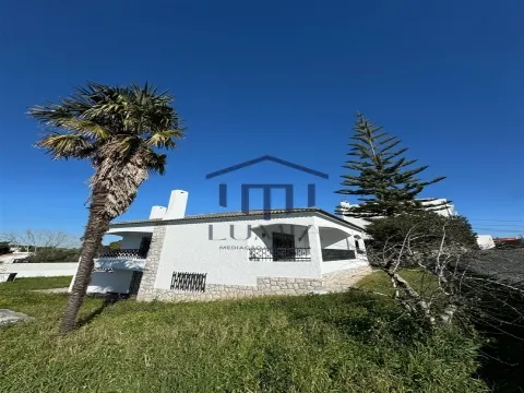 Housing  Villa T4 in Sesimbra, with swimming pool