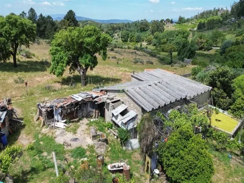 Quintinha com 3500m2 situada na entrada de Penamacor.