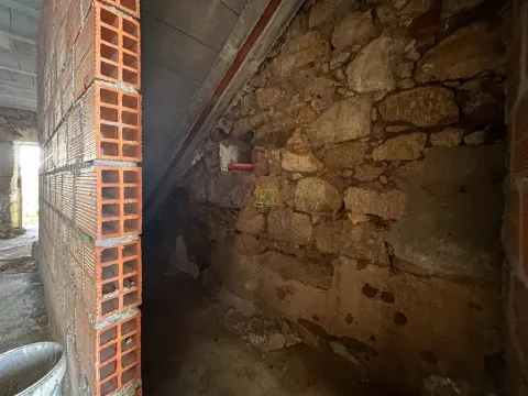 Moradia com Quintal em Construção – Personalize a Casa dos Seus Sonhos em Alcains