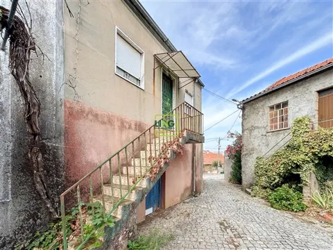 Casa na Aldeia com Logradouro — Um Projeto para Dar Nova Vida
