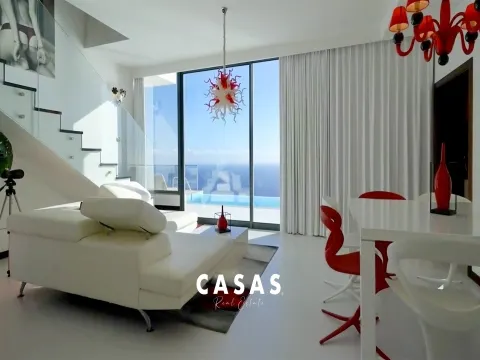 Luxuosa Villa T4 com Piscina + Apartamento T1 - Arco da Calheta