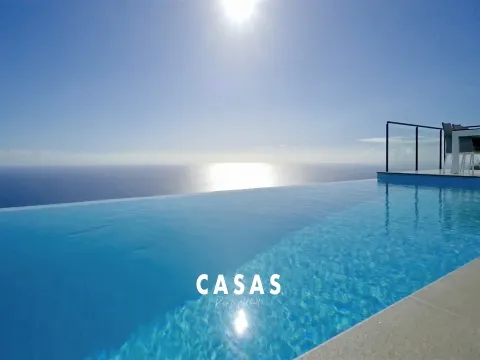 Luxuosa Villa T4 com Piscina + Apartamento T1 - Arco da Calheta