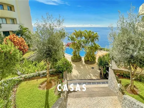 Apartamento T2 de excelência com vistas deslumbrantes sobre o mar e a baía do Funchal