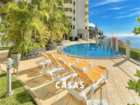 Apartamento T2 de excelência com vistas deslumbrantes sobre o mar e a baía do Funchal