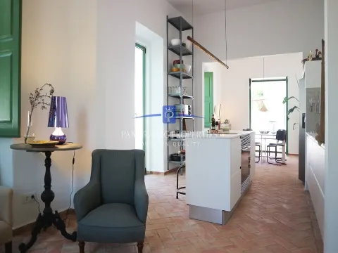 Pensão com 6 quartos ou vivenda familiar numa aldeia perto de Silves