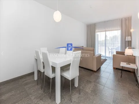 Apartamentos de dois quartos bem decorados