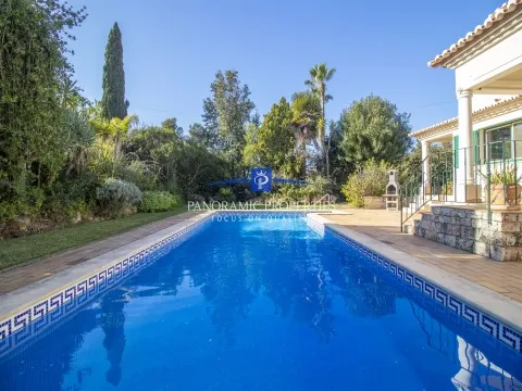 EXCLUSIVO PANORAMIC PROPERTIES! Encantadora e elegante moradia com 3 quartos