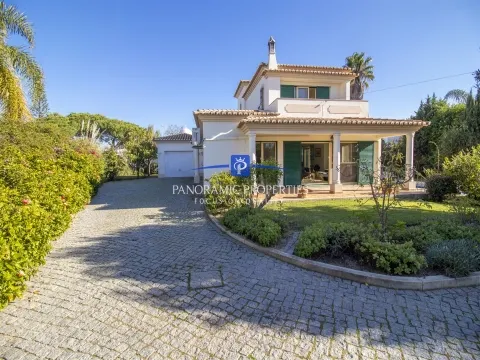 EXCLUSIVO PANORAMIC PROPERTIES! Encantadora e elegante moradia com 3 quartos