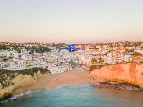 Uma rara oportunidade de possuir um excelente terreno de 1.161 m² perto de Monte Carvoeiro,