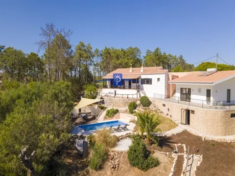 Exceptional 4 +1 bedroom villa with pool