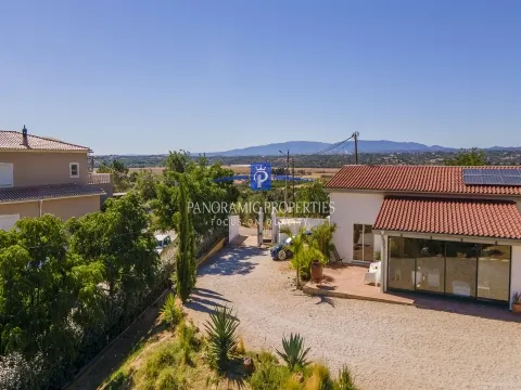  Atraente moradia T2 + 2 recentemente renovada