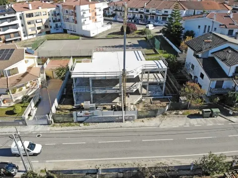 Moradia T4 Geminada em Fragosela, Viseu