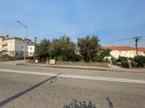 Moradia em granito para reconstruir em Mangualde