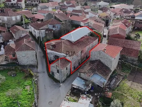 Moradia para recuperar em Vila Nova da Rainha, Tondela