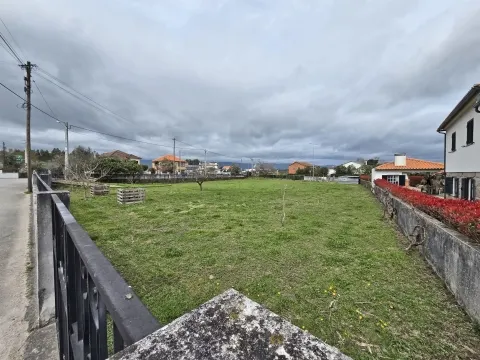 Lote de Terreno para Construção de Prédio com 8 fogos em Tondela